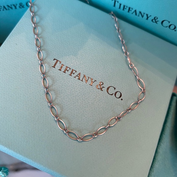 ⭐️SOLD⭐️Tiffany & Co Oval Link 18” chain necklace - Picture 2 of 7